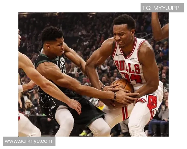 公牛与雄鹿季后赛第四场激战回顾双方明星球员表现与战术分析